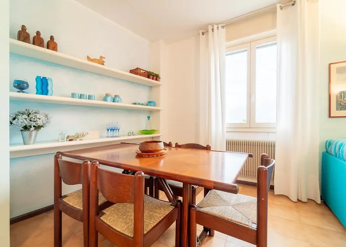 Gaia Lakeview Garden Apartment *